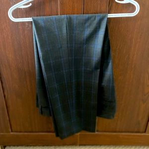 Smart slim cropped checkered pants. Worn gently.